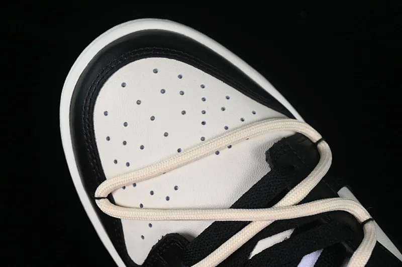 All Categories Nk SB Dunk Series Nk SB Dunk Low Low-top Sneakers Nk Dunk Low Retro "Black" Tricky Doll Time and Space Dust Minimalist Retro Black Brown SB Strap Low-top Casual Sneakers DD1391-100